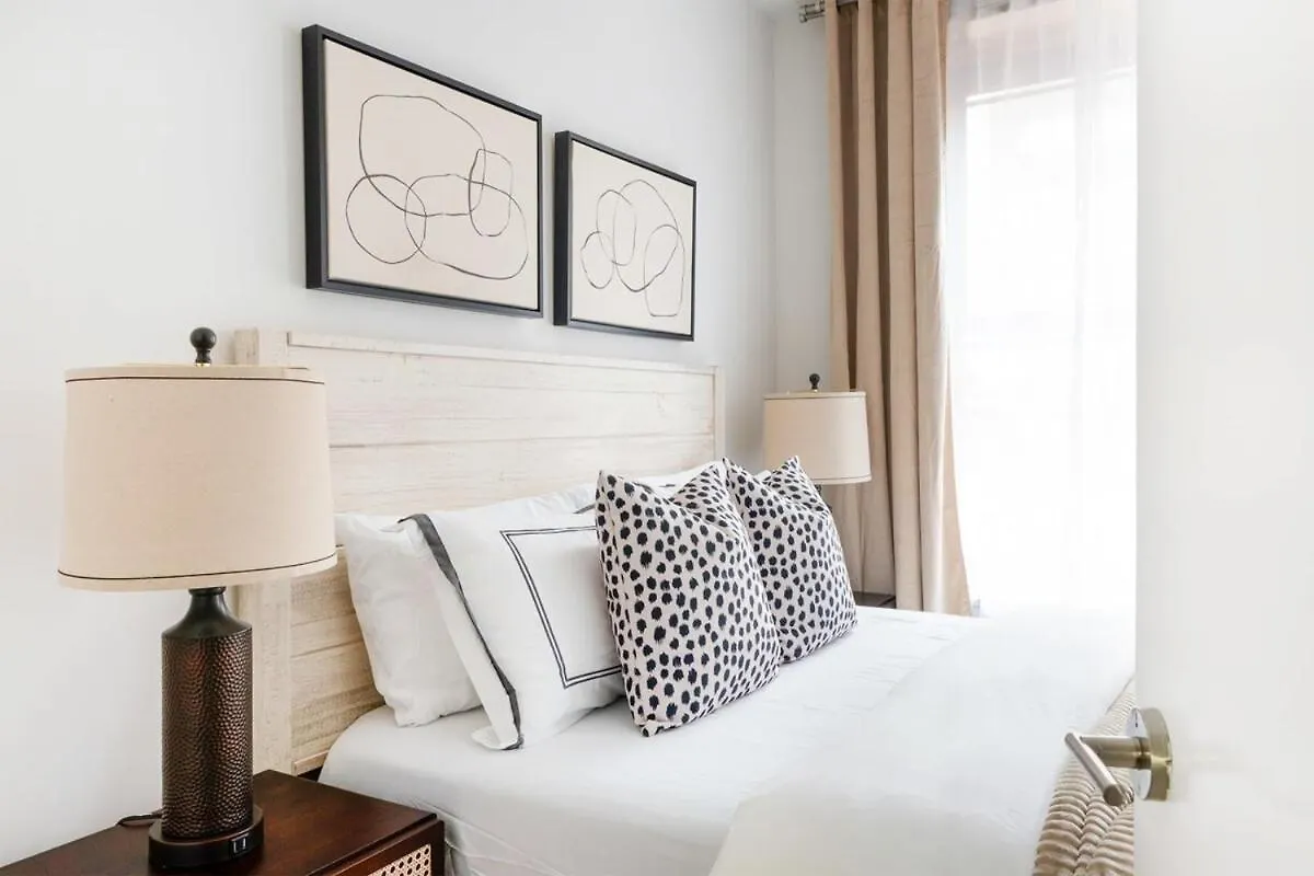 48-4Fw Newly Renovated 2Br Midtown West W&D Apartment New York 0*,  United States